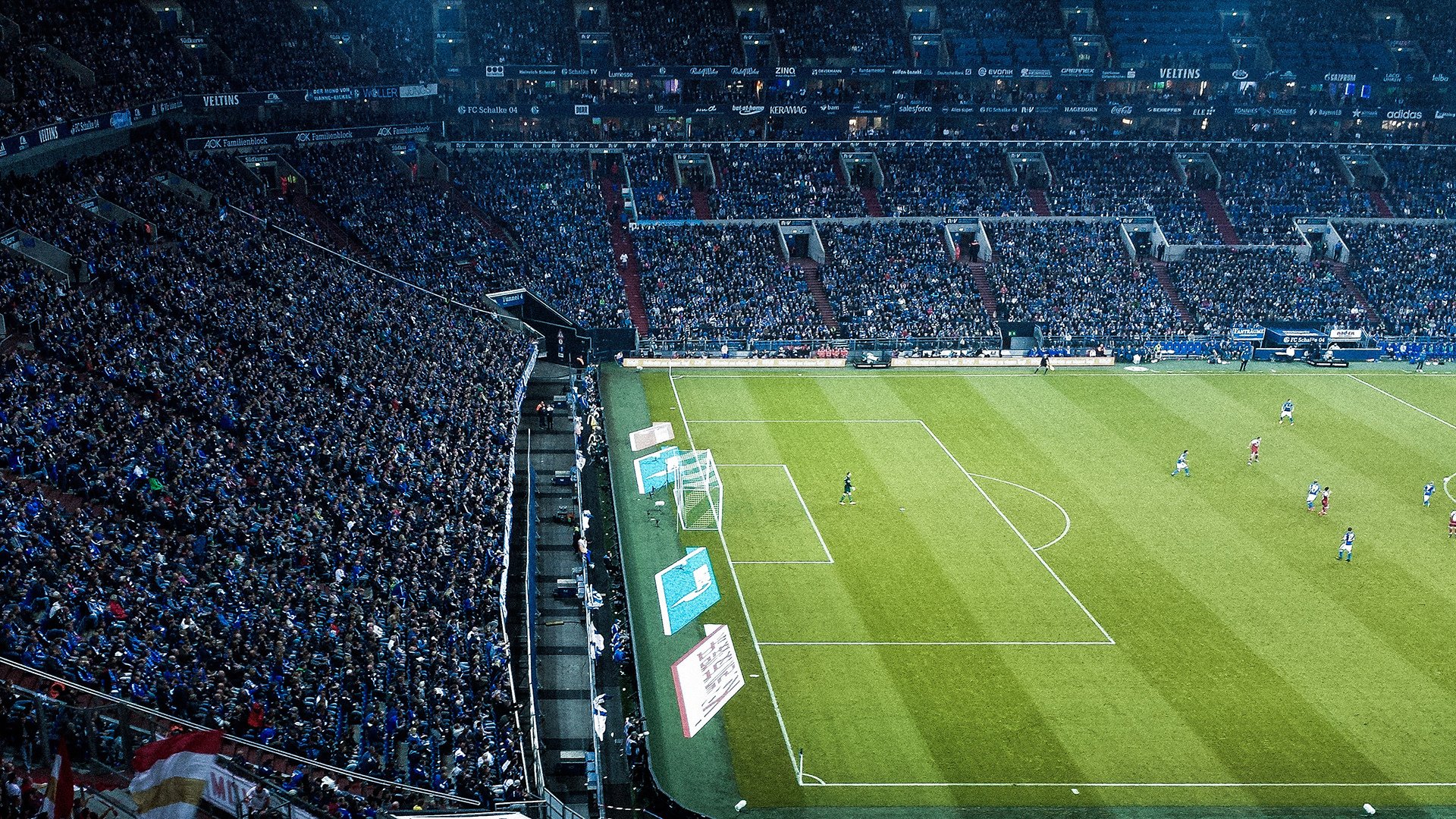 LD 乐动APP下载-莱万多夫斯基回归赛场，连败首场状态亮眼，切尔西观众沸腾！